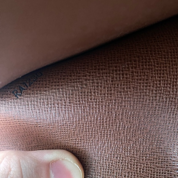 Brand New Louis Vuitton Desk Agenda Cover in Monogram - Picture 5 of 6